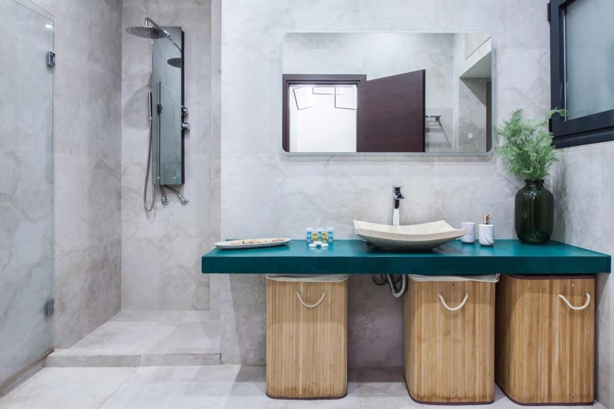 Beautiful Elegant Apartment Next To Monastiraki Atina Dış mekan fotoğraf